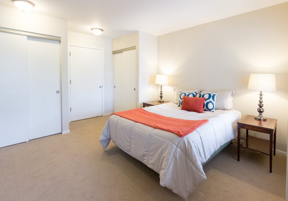 Apartment Bedroom - Markham House Senior Living