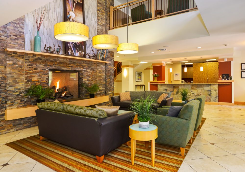Common Room - The Carillon at Boulder Creek Senior Living