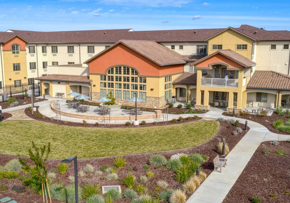 The Linden at Murrieta Courtyard Exterior